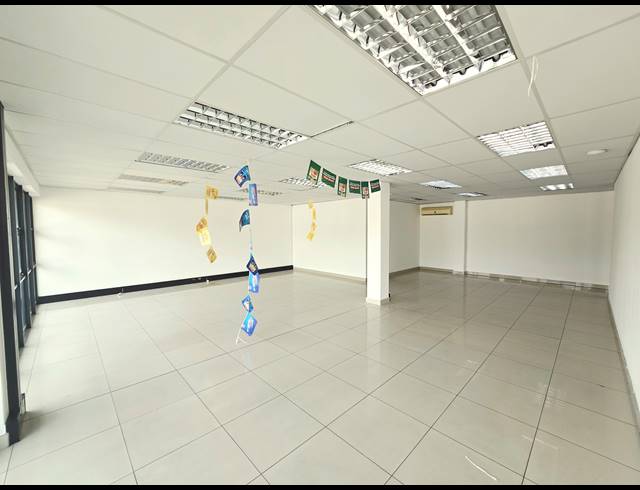 866M² WAREHOUSE TO LET IN NORTH RIDING